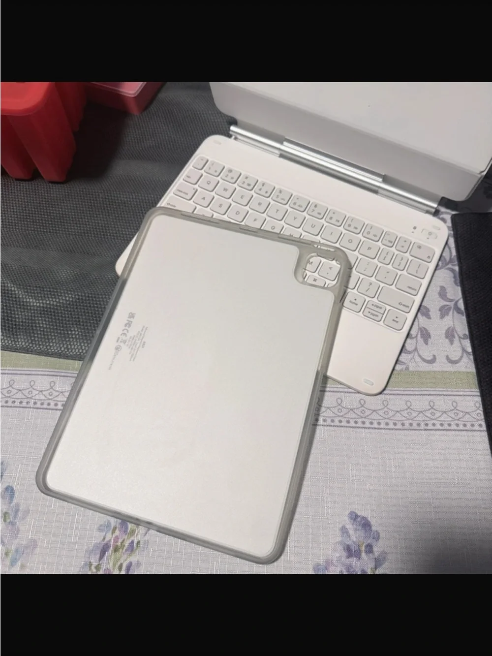 ESR Magic Keyboard for iPad
